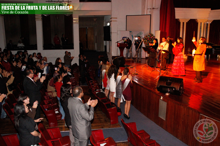 Orquesta en escenario 7